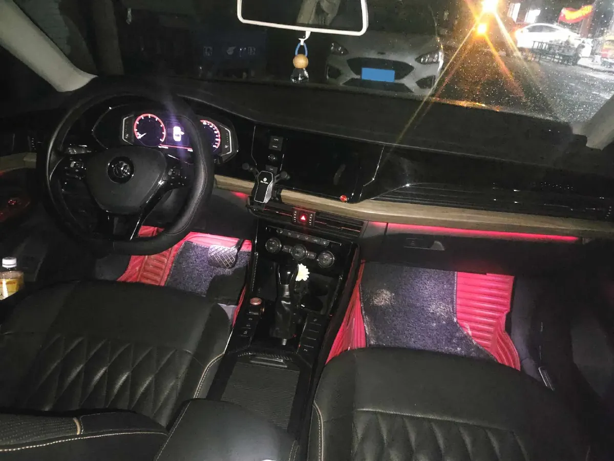 2019 Volvo V40 1.5T 152HP L4 6AT,autocango,china used car exporter,china ev exporter,chinese used car exporter,chinese used ev exporter