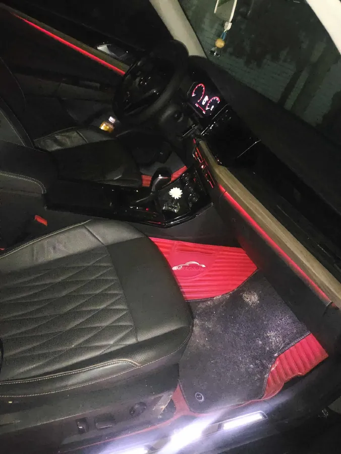 2019 Volvo V40 1.5T 152HP L4 6AT,autocango,china used car exporter,china ev exporter,chinese used car exporter,chinese used ev exporter