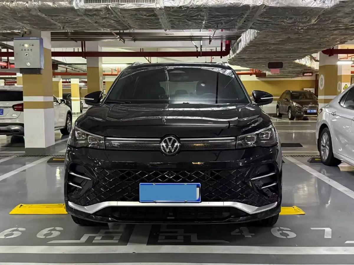 2024 Volkswagen Tiguan L 2.0T 186HP L4 7DCT,autocango,china used car exporter,china ev exporter,chinese used car exporter,chinese used ev exporter