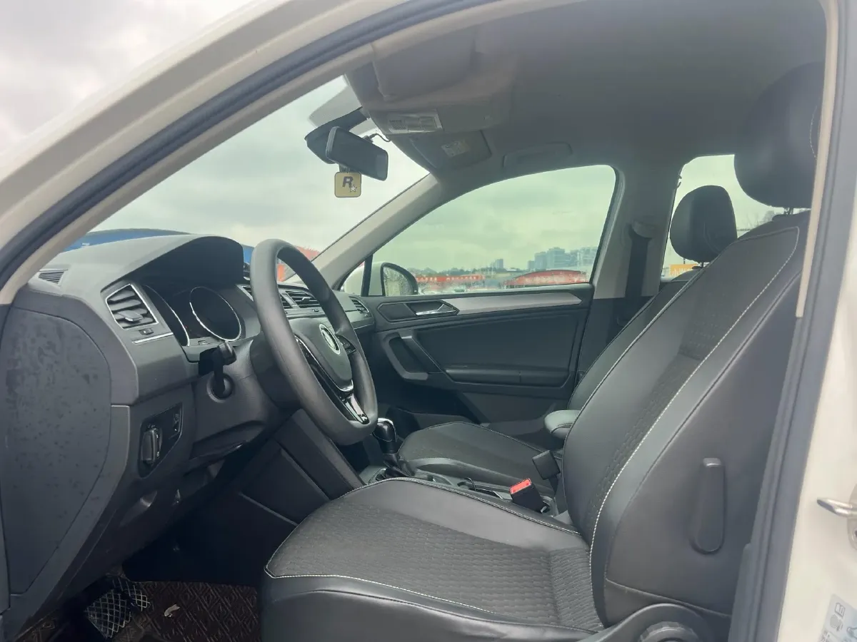2021 Volkswagen Tiguan L 2.0T 186HP L4 7DCT,autocango,china used car exporter,china ev exporter,chinese used car exporter,chinese used ev exporter