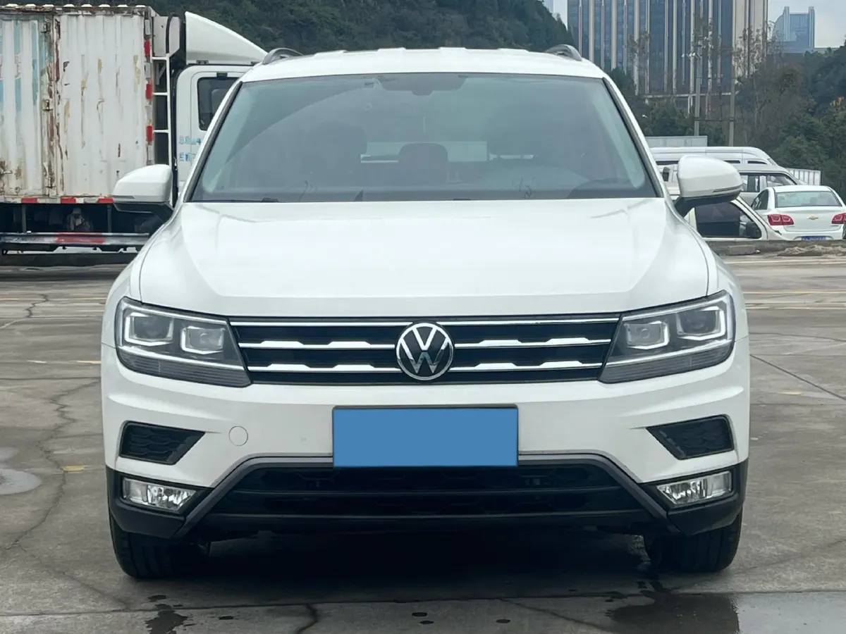 2021 Volkswagen Tiguan L 2.0T 186HP L4 7DCT,autocango,china used car exporter,china ev exporter,chinese used car exporter,chinese used ev exporter