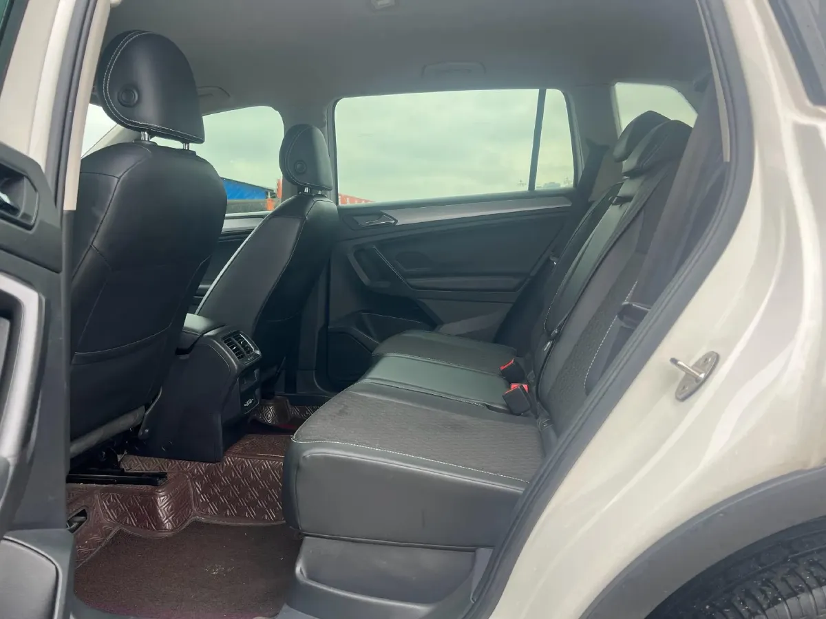 2021 Volkswagen Tiguan L 2.0T 186HP L4 7DCT,autocango,china used car exporter,china ev exporter,chinese used car exporter,chinese used ev exporter