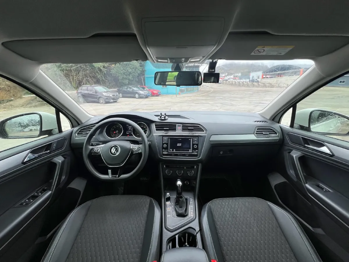 2021 Volkswagen Tiguan L 2.0T 186HP L4 7DCT,autocango,china used car exporter,china ev exporter,chinese used car exporter,chinese used ev exporter