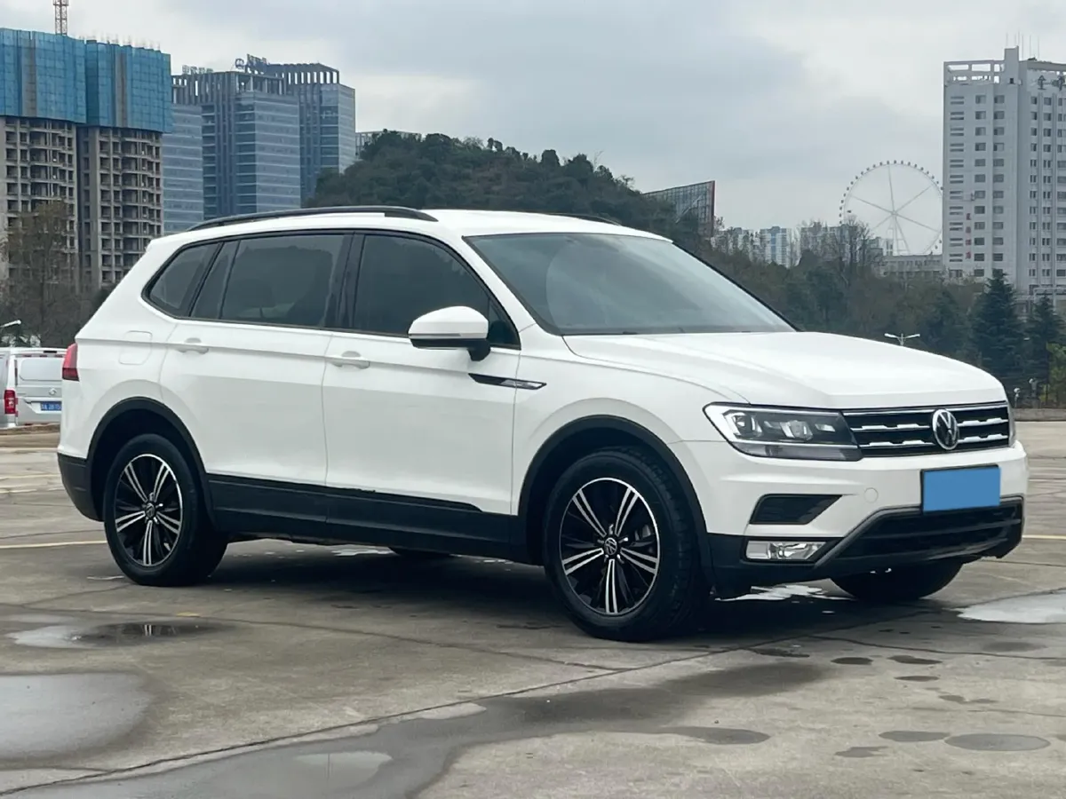2021 Volkswagen Tiguan L 2.0T 186HP L4 7DCT,autocango,china used car exporter,china ev exporter,chinese used car exporter,chinese used ev exporter