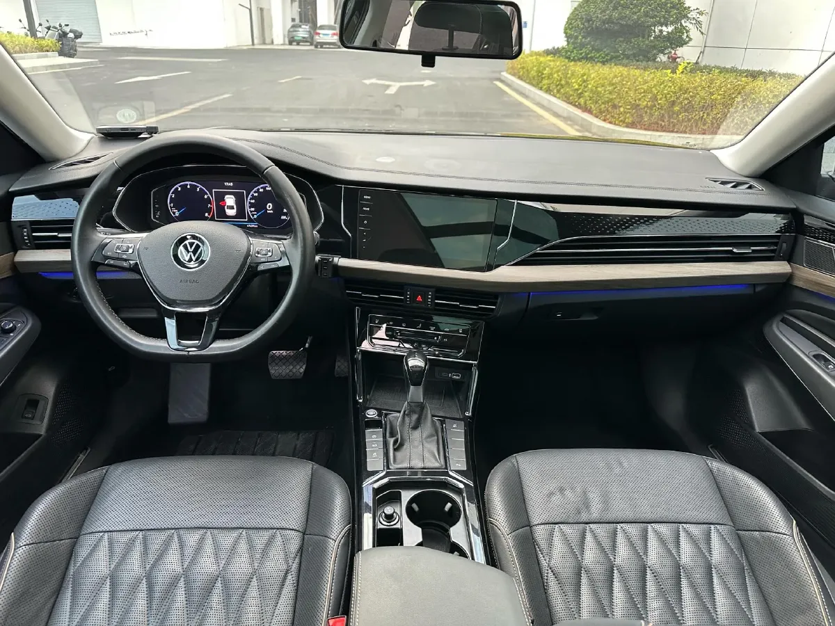 2021 Volkswagen Passat 2.0T 186HP L4 7DCT,autocango,china used car exporter,china ev exporter,chinese used car exporter,chinese used ev exporter