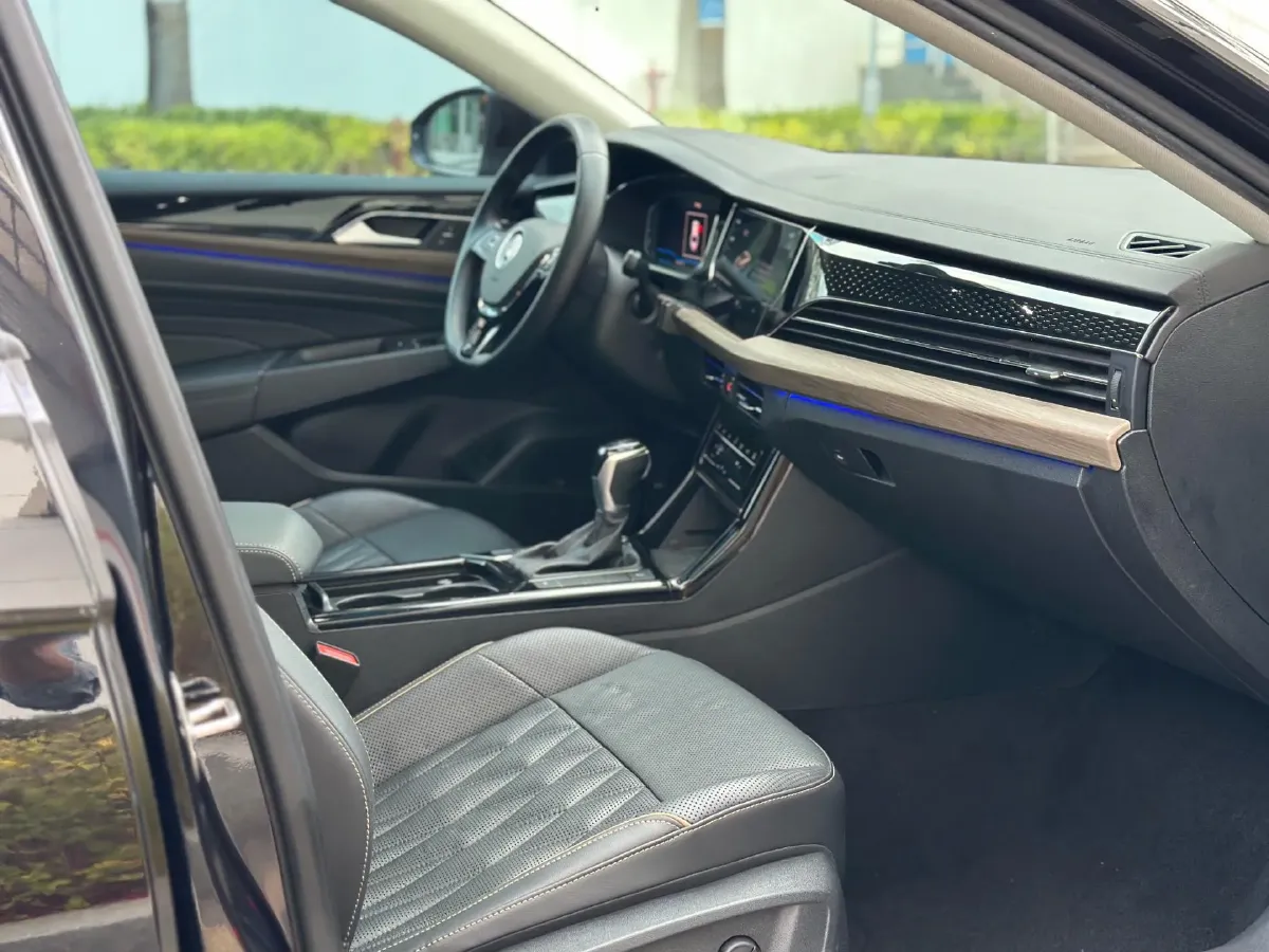 2021 Volkswagen Passat 2.0T 186HP L4 7DCT,autocango,china used car exporter,china ev exporter,chinese used car exporter,chinese used ev exporter