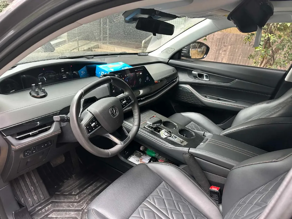 2021 ChangAn UNI-K 2.0T 233HP L4 8AT,autocango,china used car exporter,china ev exporter,chinese used car exporter,chinese used ev exporter