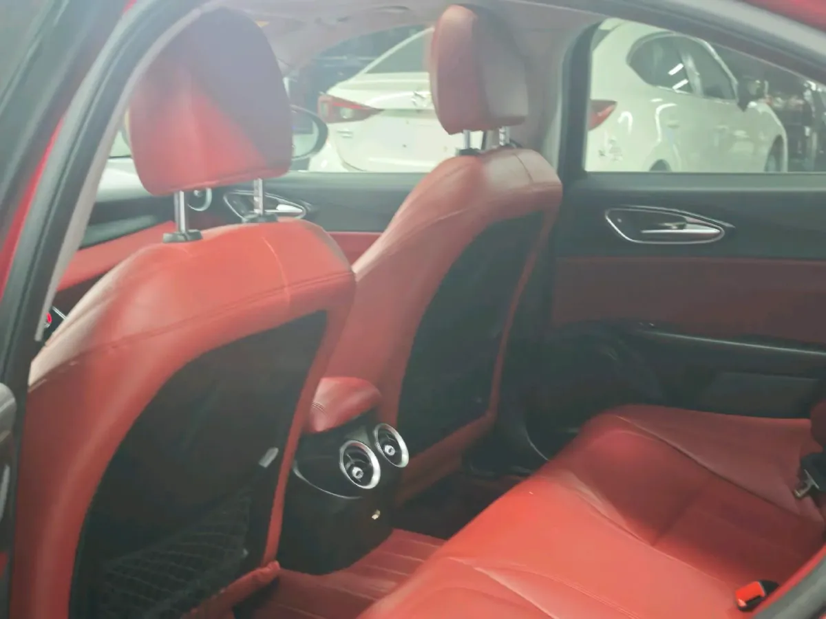 2017 Ford Mustang 2.3T 314HP L4 6AT,autocango,china used car exporter,china ev exporter,chinese used car exporter,chinese used ev exporter