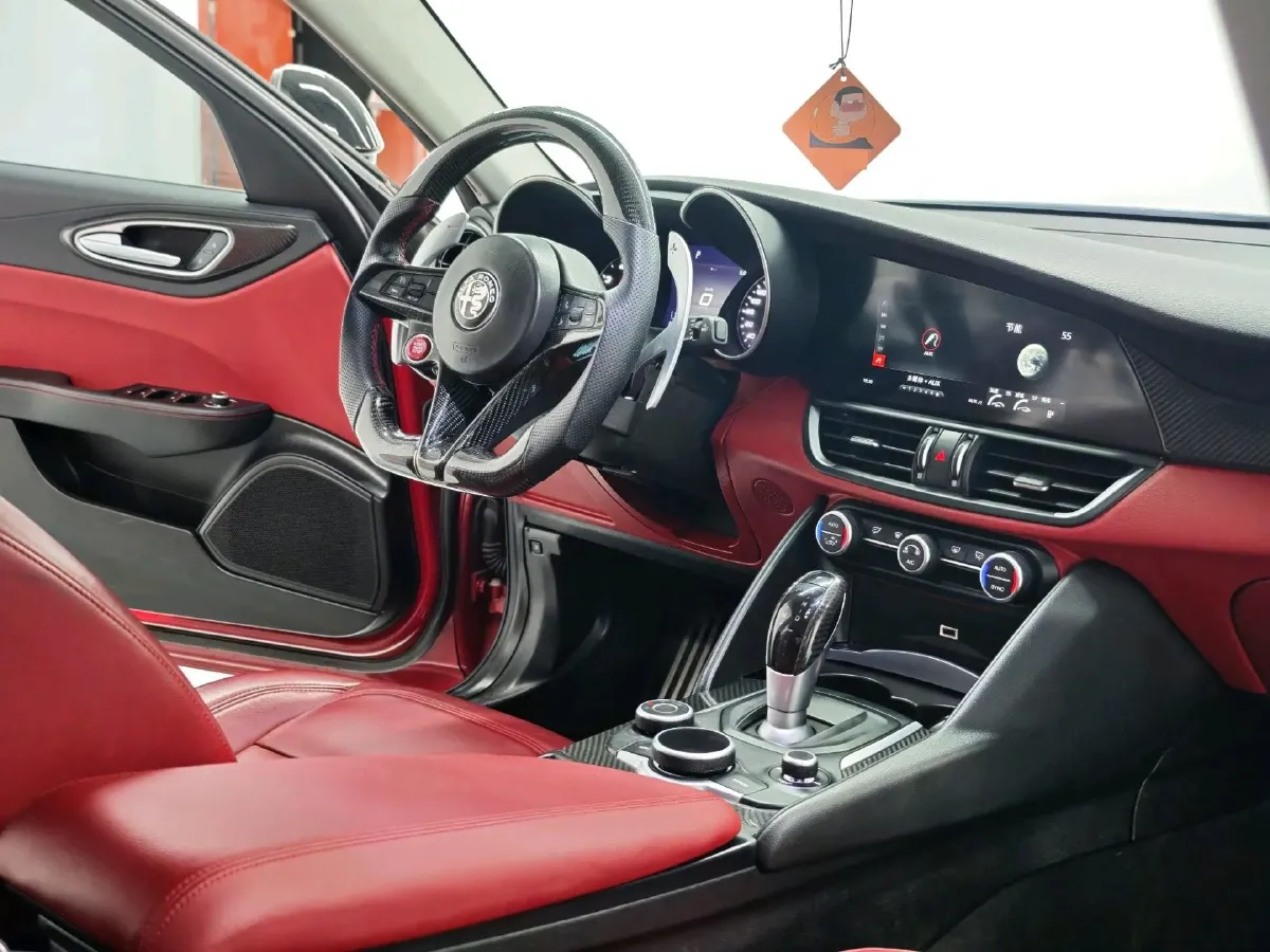 2020 Alfa Romeo Giulia 2.0T 280HP L4 8AT,autocango,china used car exporter,china ev exporter,chinese used car exporter,chinese used ev exporter