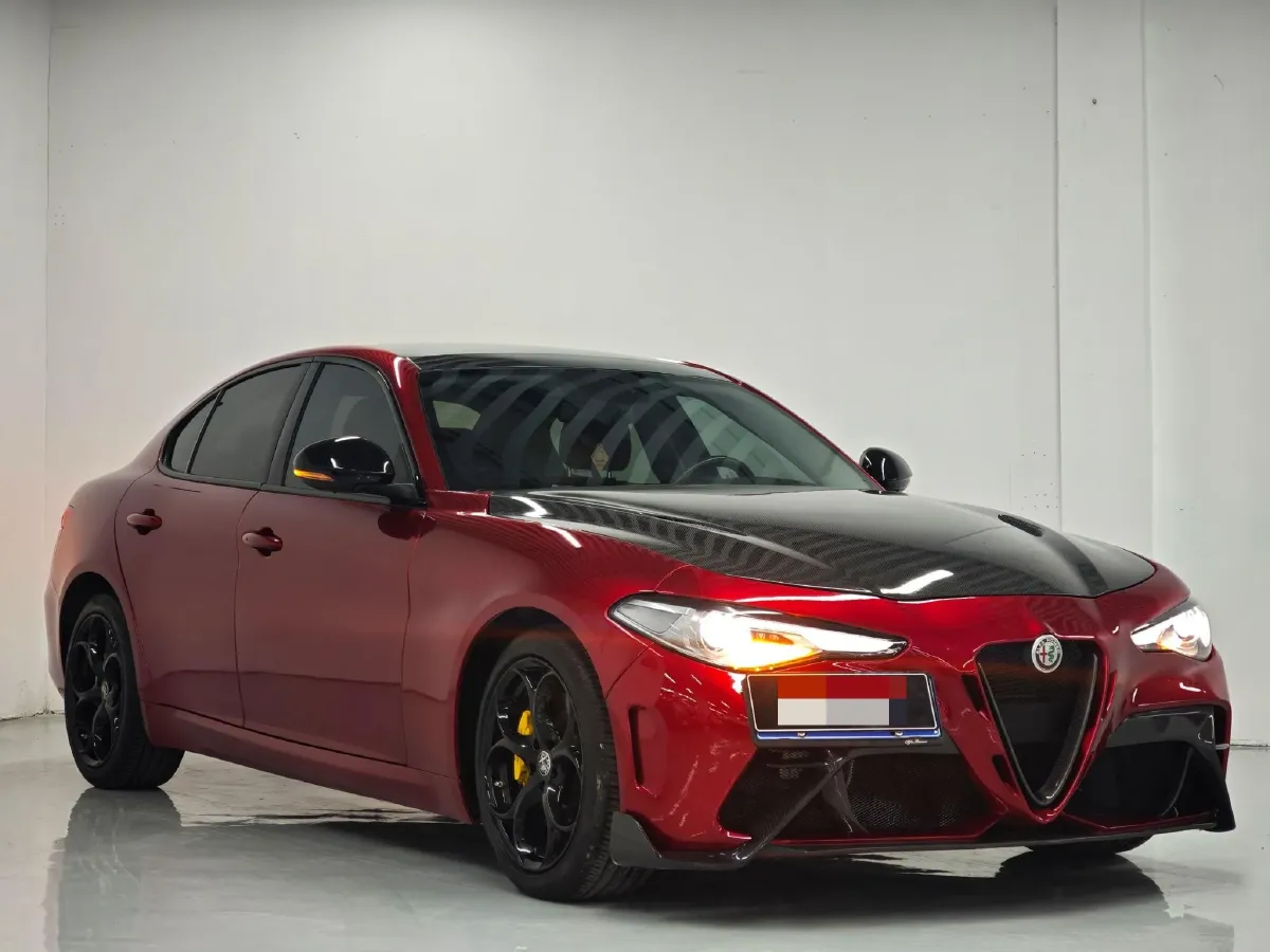 2020 Alfa Romeo Giulia 2.0T 280HP L4 8AT,autocango,china used car exporter,china ev exporter,chinese used car exporter,chinese used ev exporter