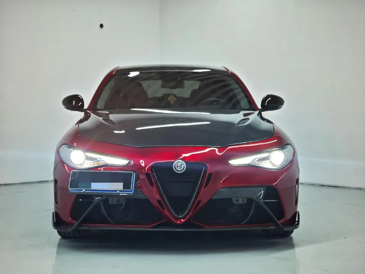 2020 Alfa Romeo Giulia 2.0T 280HP L4 8AT,autocango,china used car exporter,china ev exporter,chinese used car exporter,chinese used ev exporter