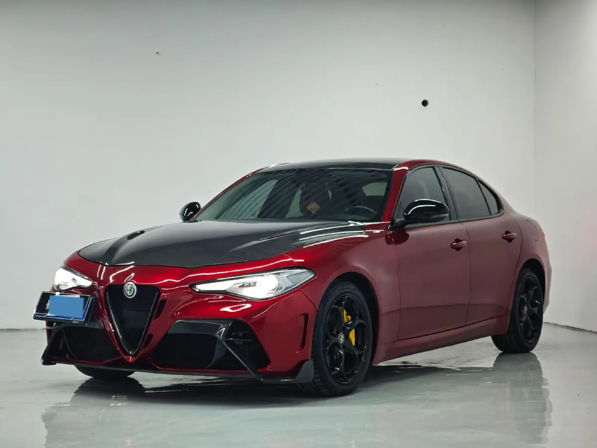 2020 Alfa Romeo Giulia 2.0T 280HP L4 8AT,autocango,china used car exporter,china ev exporter,chinese used car exporter,chinese used ev exporter