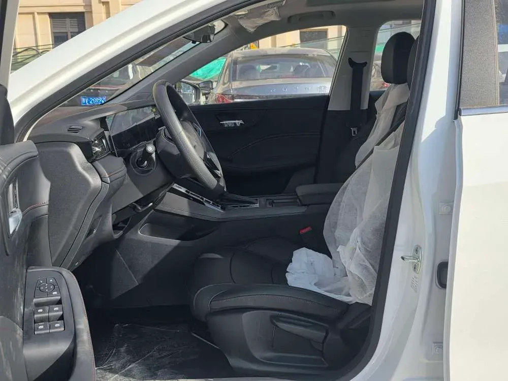 2026 Roewe i5 1.5L 129HP L4 CVT,autocango,china used car exporter,china ev exporter,chinese used car exporter,chinese used ev exporter