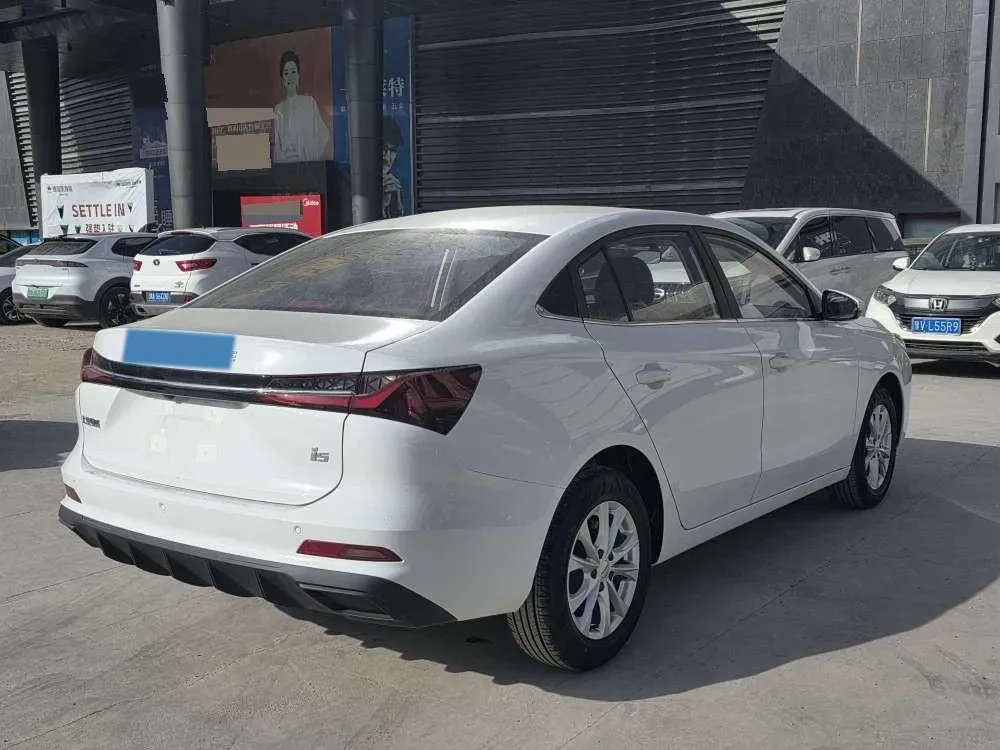 2026 Roewe i5 1.5L 129HP L4 CVT,autocango,china used car exporter,china ev exporter,chinese used car exporter,chinese used ev exporter