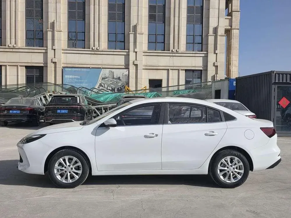 2026 Roewe i5 1.5L 129HP L4 CVT,autocango,china used car exporter,china ev exporter,chinese used car exporter,chinese used ev exporter