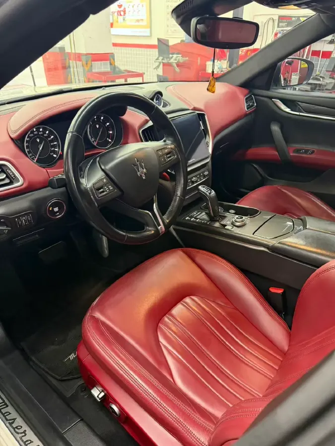 2021 Maserati Ghibli 2.0T 330HP L4 8AT,autocango,china used car exporter,china ev exporter,chinese used car exporter,chinese used ev exporter