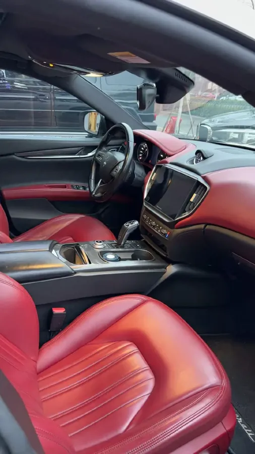 2021 Maserati Ghibli 2.0T 330HP L4 8AT,autocango,china used car exporter,china ev exporter,chinese used car exporter,chinese used ev exporter