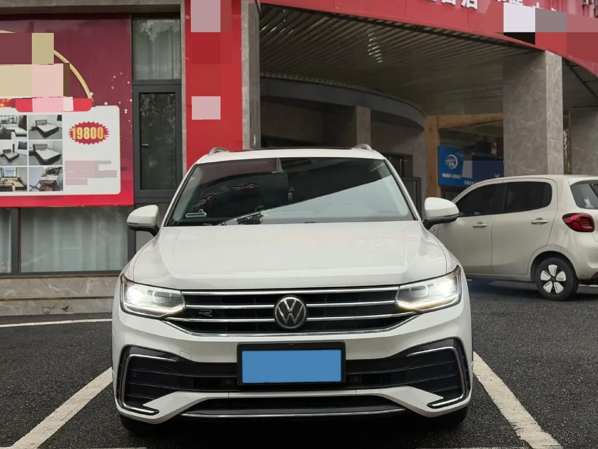 2024 Volkswagen Tiguan L 2.0T 186HP L4 7DCT,autocango,china used car exporter,china ev exporter,chinese used car exporter,chinese used ev exporter