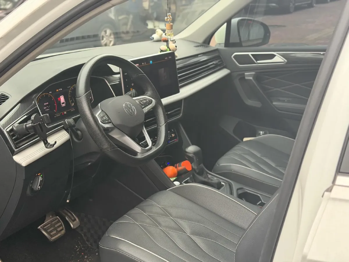 2024 Volkswagen Tiguan L 2.0T 186HP L4 7DCT,autocango,china used car exporter,china ev exporter,chinese used car exporter,chinese used ev exporter