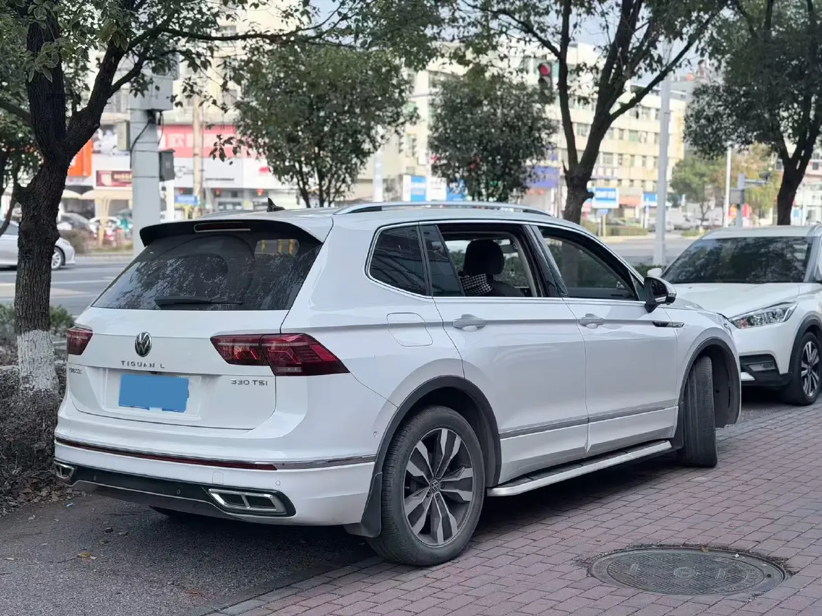 2024 Volkswagen Tiguan L 2.0T 186HP L4 7DCT,autocango,china used car exporter,china ev exporter,chinese used car exporter,chinese used ev exporter