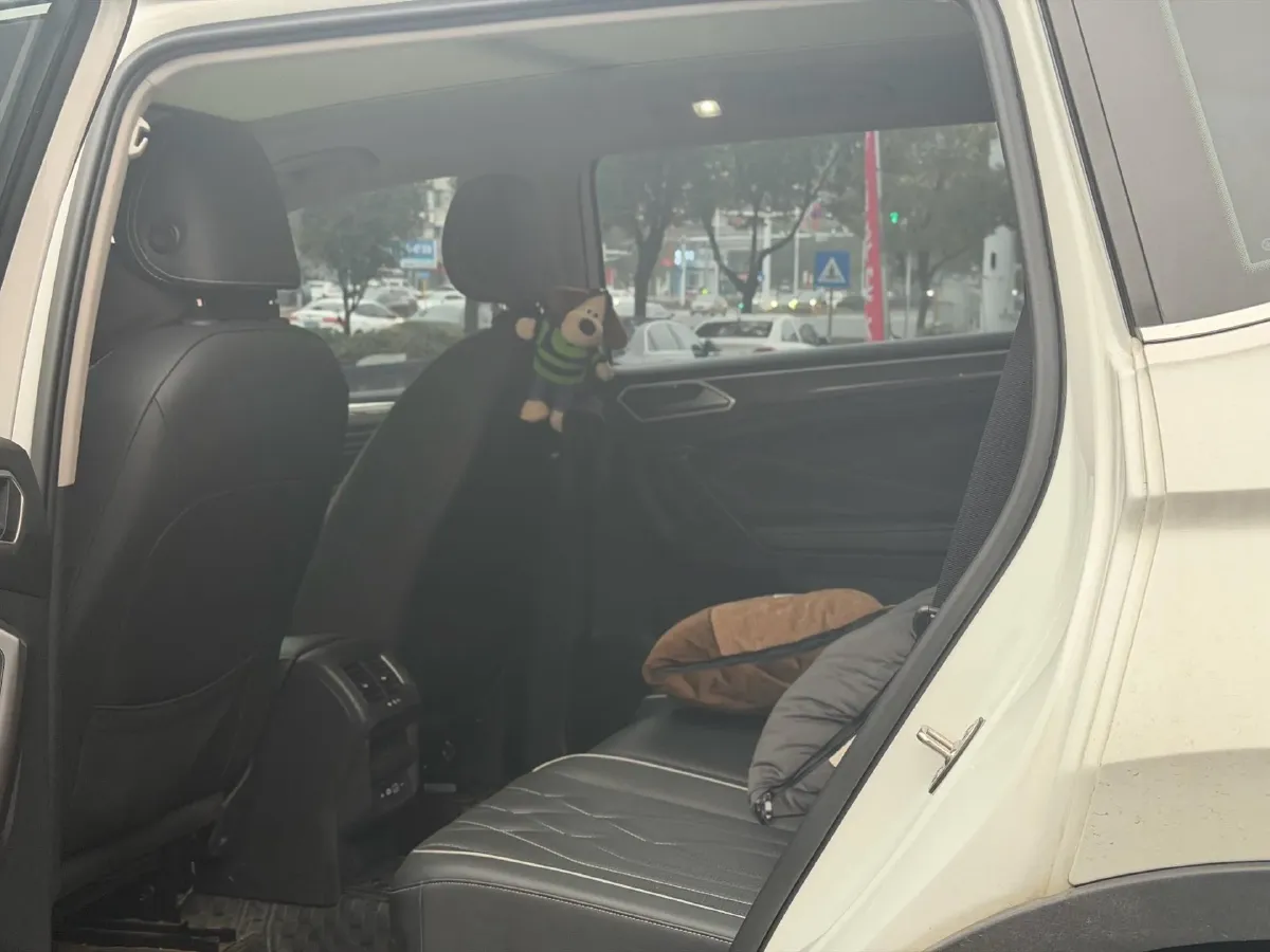 2024 Volkswagen Tiguan L 2.0T 186HP L4 7DCT,autocango,china used car exporter,china ev exporter,chinese used car exporter,chinese used ev exporter