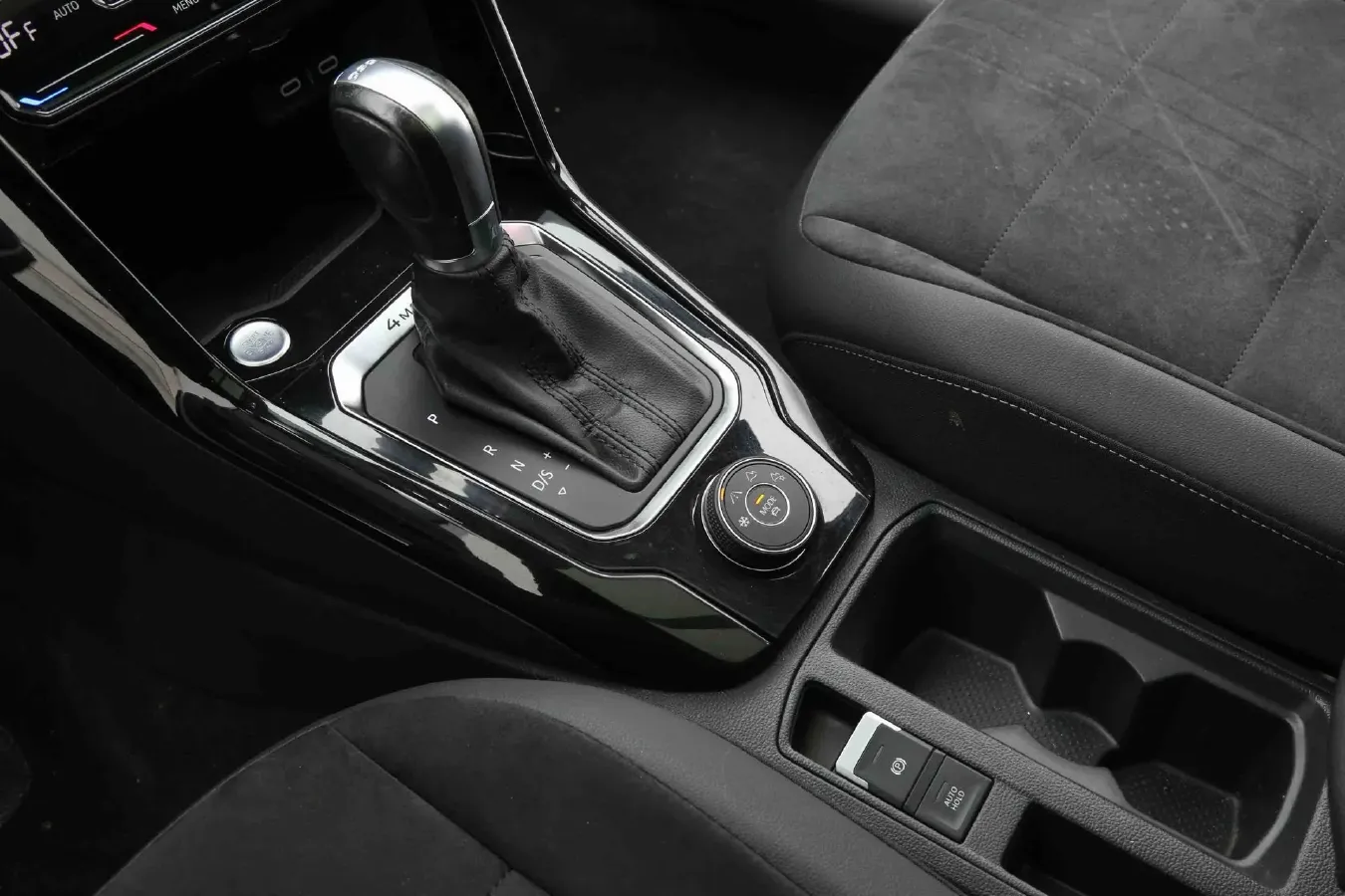 2021 Volkswagen T-Roc 1.4T 150HP L4 7DCT,autocango,china used car exporter,china ev exporter,chinese used car exporter,chinese used ev exporter