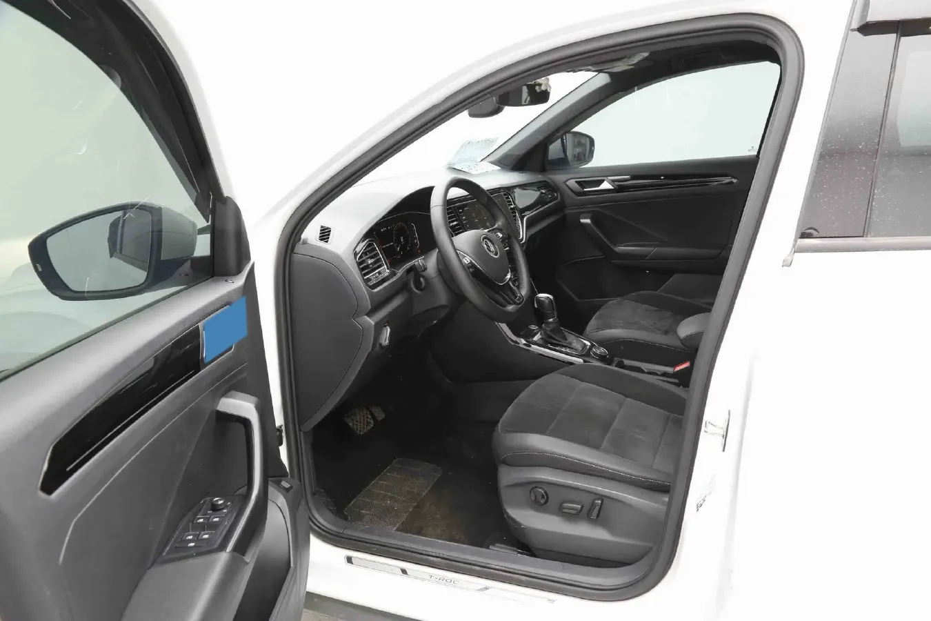 2021 Volkswagen T-Roc 1.4T 150HP L4 7DCT,autocango,china used car exporter,china ev exporter,chinese used car exporter,chinese used ev exporter