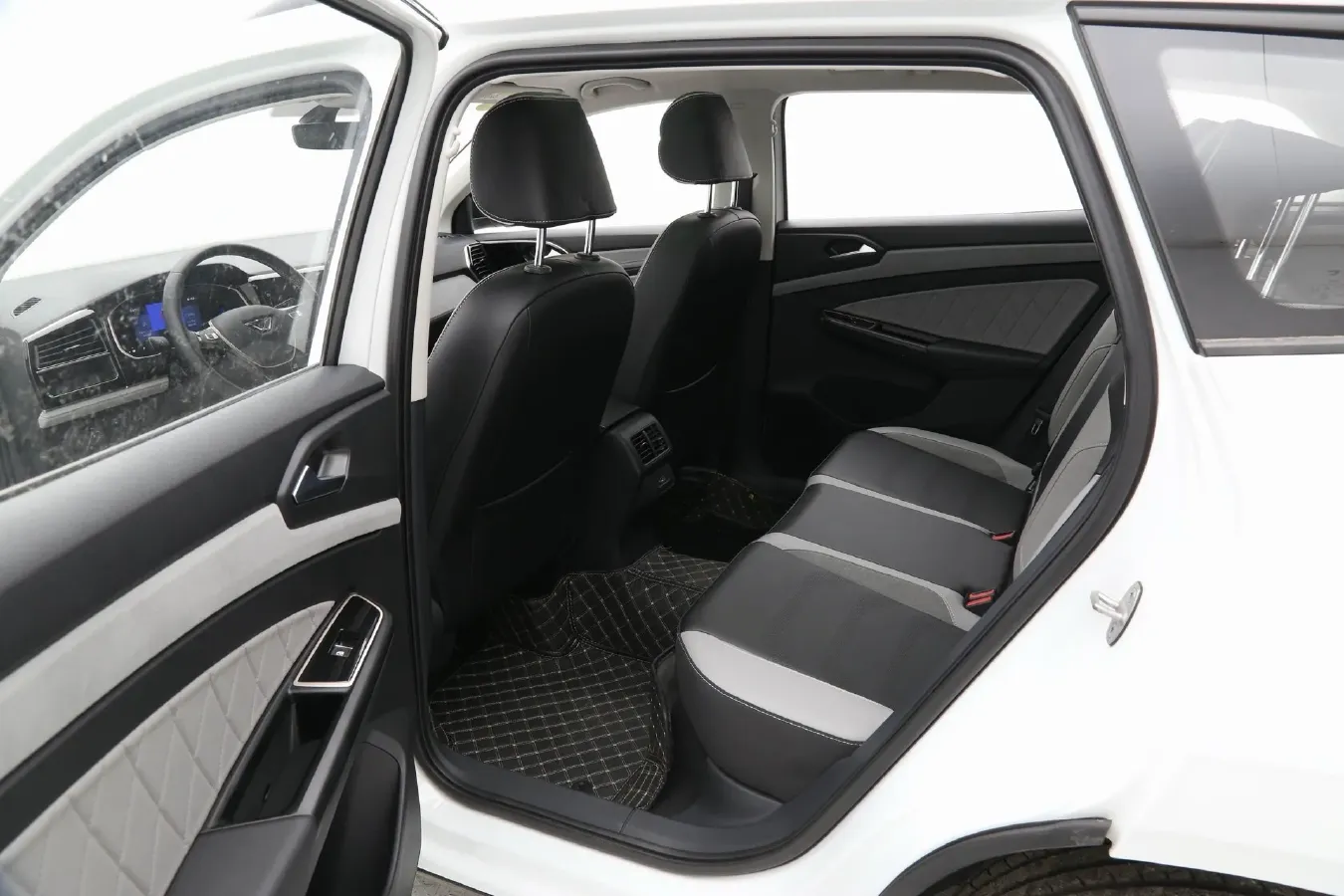 2022 Jetta VS7 1.4T 150HP L4 6AT,autocango,china used car exporter,china ev exporter,chinese used car exporter,chinese used ev exporter