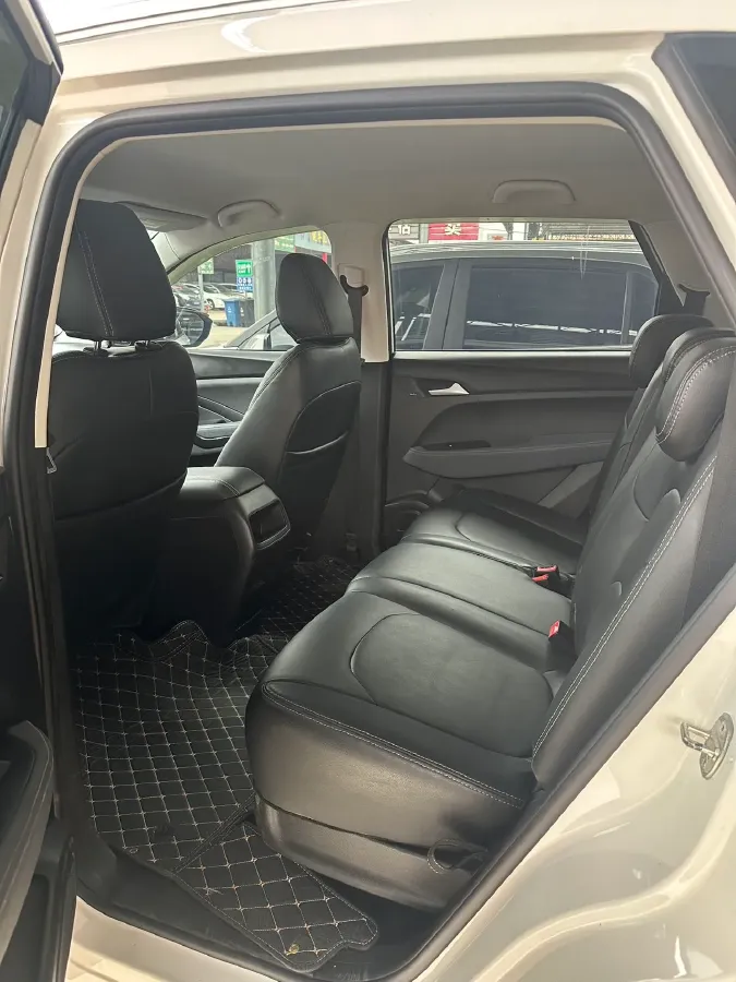 2019 BaoJun 530 1.5T 151HP L4 CVT,autocango,china used car exporter,china ev exporter,chinese used car exporter,chinese used ev exporter