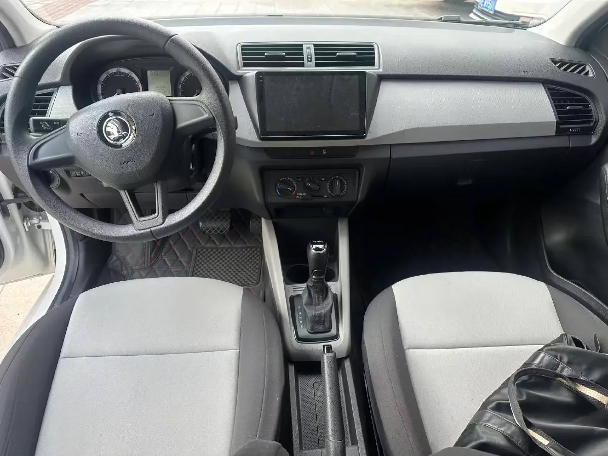 2017 Skoda Fabia 1.4L 90HP L4 6AT,autocango,china used car exporter,china ev exporter,chinese used car exporter,chinese used ev exporter