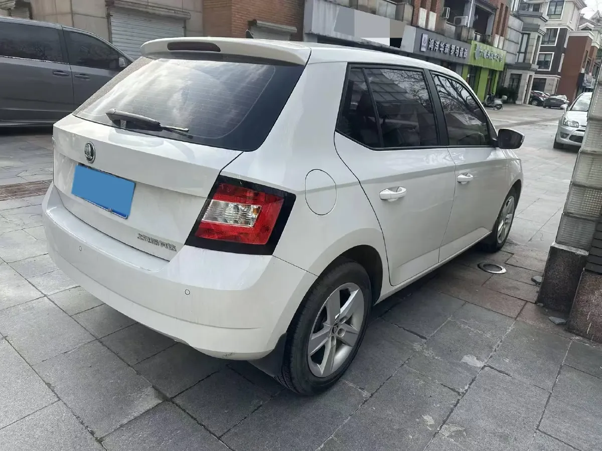 2017 Skoda Fabia 1.4L 90HP L4 6AT,autocango,china used car exporter,china ev exporter,chinese used car exporter,chinese used ev exporter