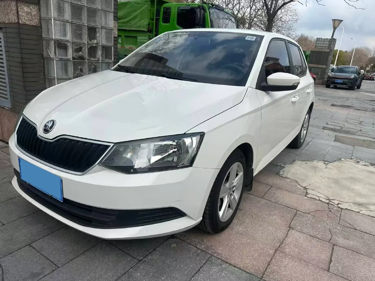 2017 Skoda Fabia 1.4L 90HP L4 6AT,autocango,china used car exporter,china ev exporter,chinese used car exporter,chinese used ev exporter