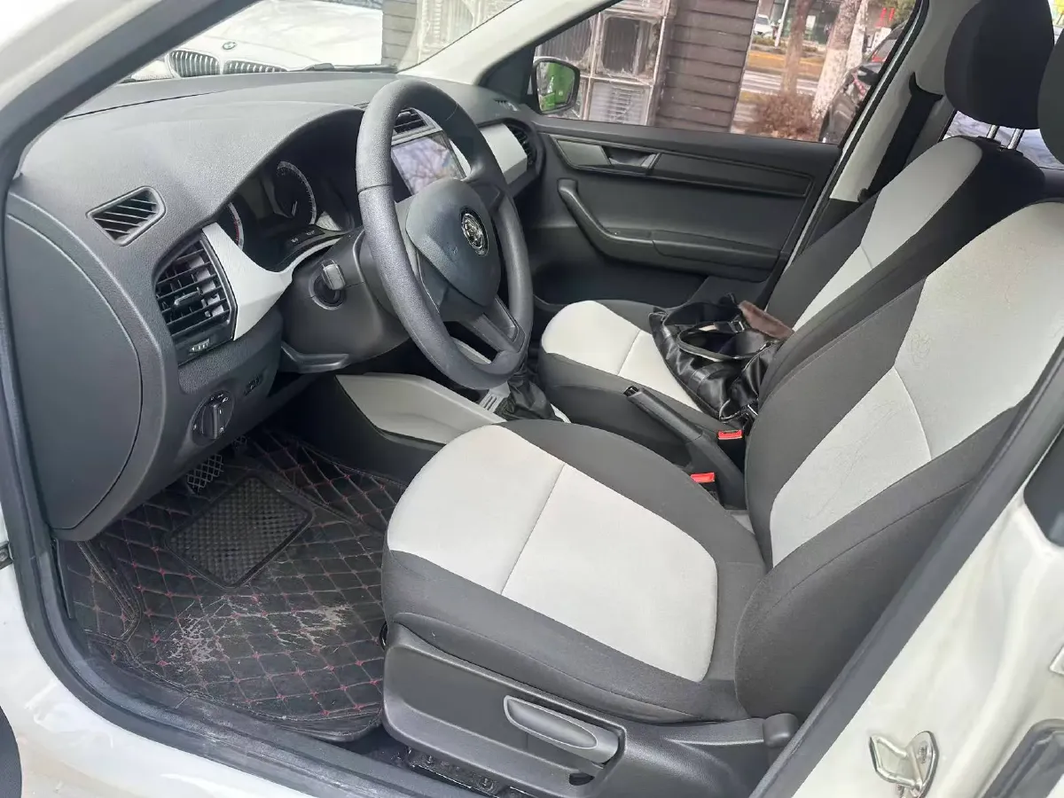 2017 Skoda Fabia 1.4L 90HP L4 6AT,autocango,china used car exporter,china ev exporter,chinese used car exporter,chinese used ev exporter