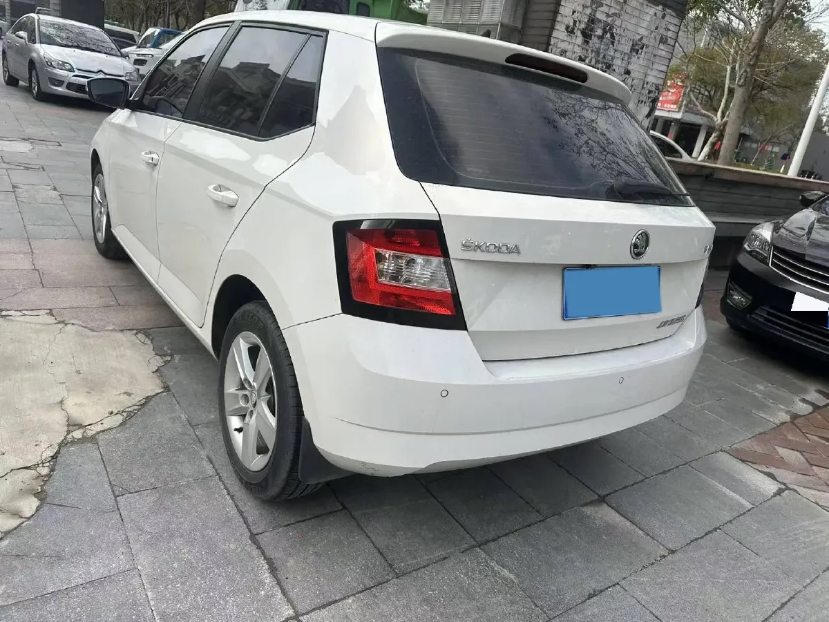 2017 Skoda Fabia 1.4L 90HP L4 6AT,autocango,china used car exporter,china ev exporter,chinese used car exporter,chinese used ev exporter