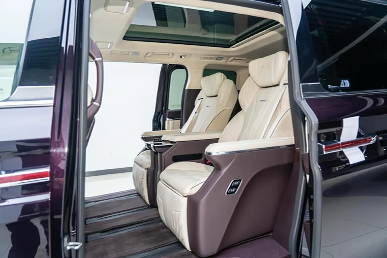 2023 HongQi HQ9 2.0T 252HP L4 8AT,autocango,china used car exporter,china ev exporter,chinese used car exporter,chinese used ev exporter