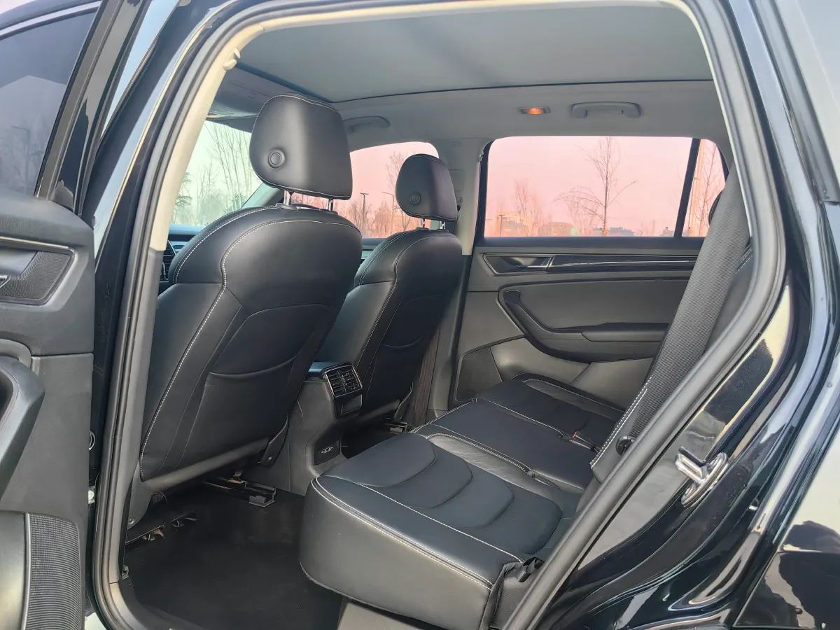 2017 Skoda Kodiak 2.0T 220HP L4 7DCT,autocango,china used car exporter,china ev exporter,chinese used car exporter,chinese used ev exporter