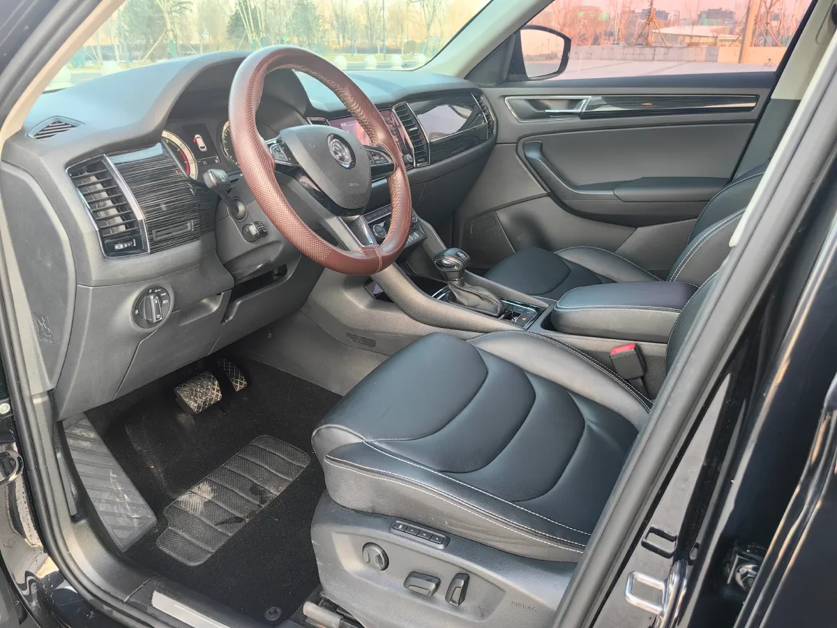 2017 Skoda Kodiak 2.0T 220HP L4 7DCT,autocango,china used car exporter,china ev exporter,chinese used car exporter,chinese used ev exporter