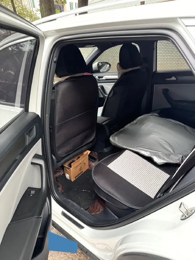 2024 Volkswagen T-Roc 1.5T 160HP L4 7DCT,autocango,china used car exporter,china ev exporter,chinese used car exporter,chinese used ev exporter