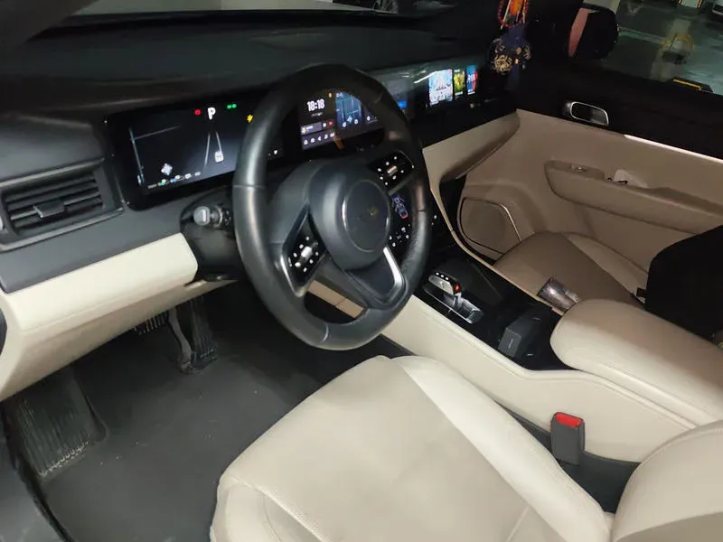 2021 Li ONE Range Extended 131HP REEV 40.5KWH,autocango,china used car exporter,china ev exporter,chinese used car exporter,chinese used ev exporter