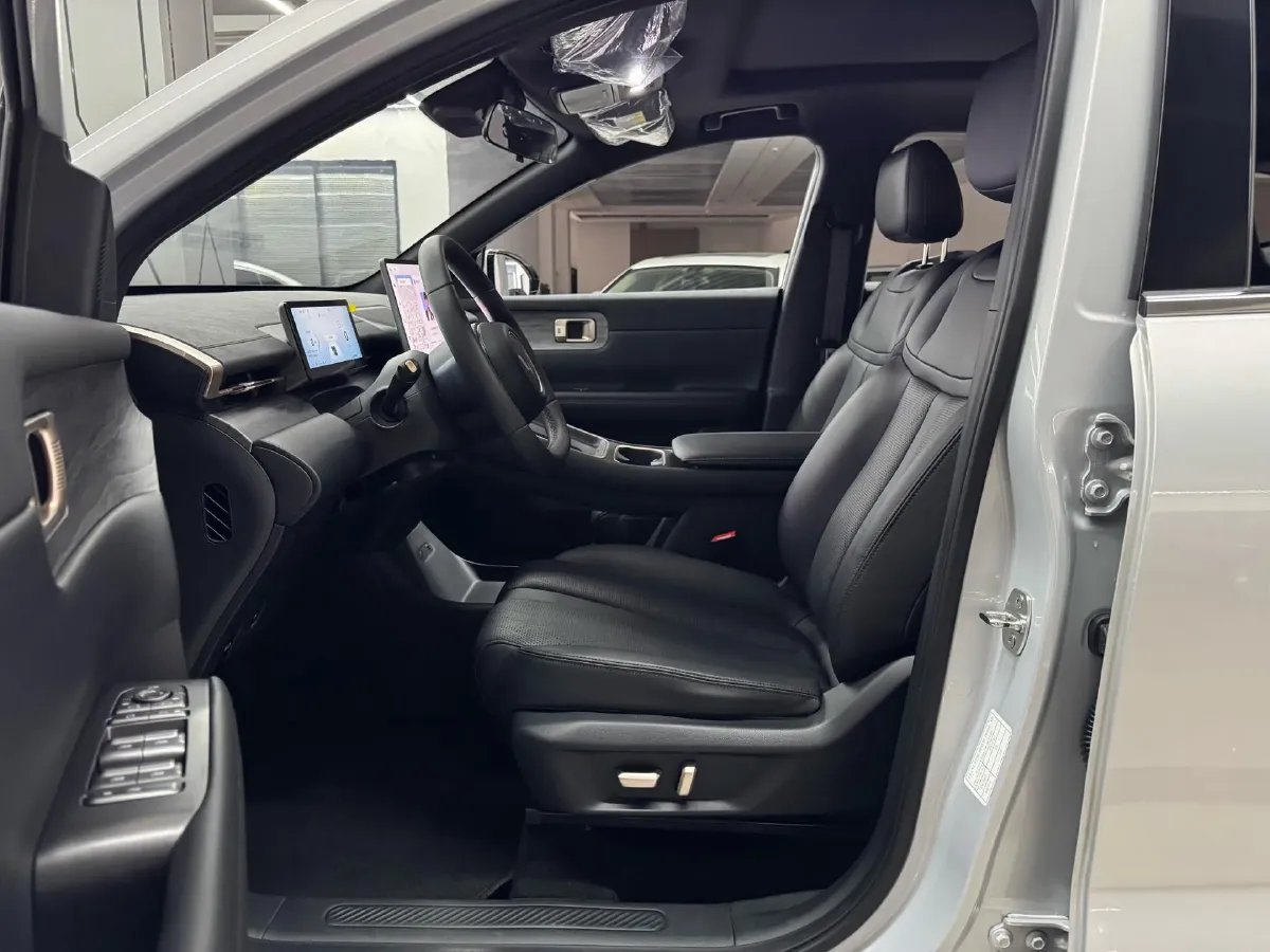 2024 WuLing XingGuangS BEV 60KWH,autocango,china used car exporter,china ev exporter,chinese used car exporter,chinese used ev exporter