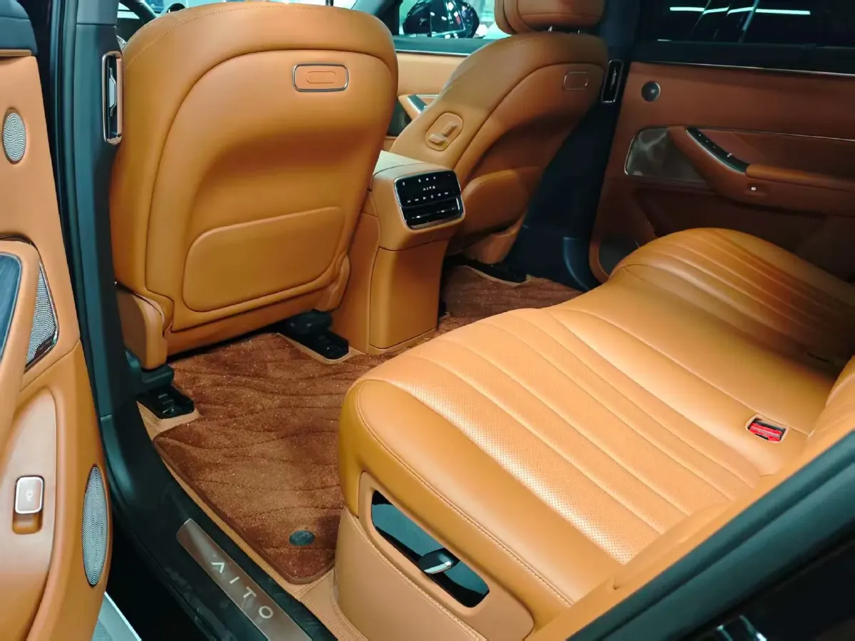 2025 AITO AITO M8 REEV 160HP REEV 53.4KWH,autocango,china used car exporter,china ev exporter,chinese used car exporter,chinese used ev exporter