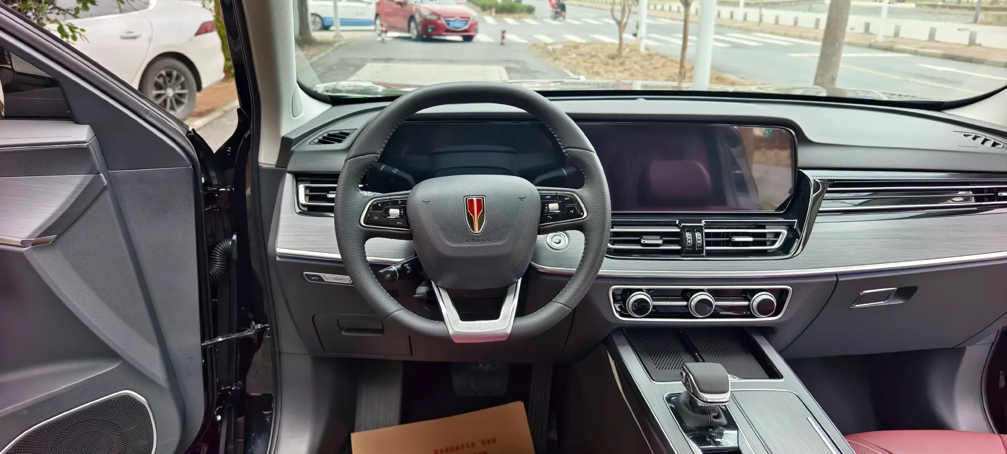 2025 HongQi HS5 2.0T 252HP L4 8AT,autocango,china used car exporter,china ev exporter,chinese used car exporter,chinese used ev exporter