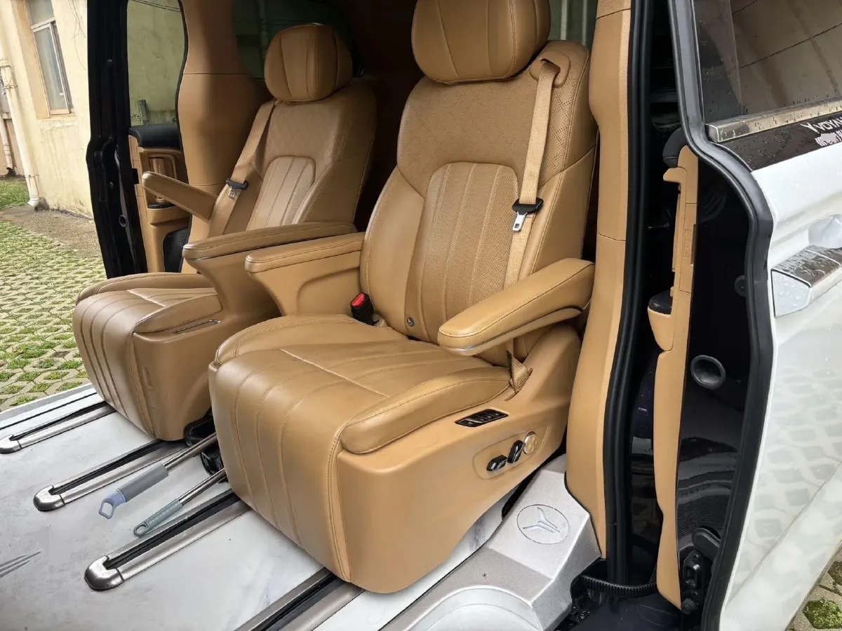 2024 Voyah Dream 1.5T 150HP L4 PHEV 43KWH,autocango,china used car exporter,china ev exporter,chinese used car exporter,chinese used ev exporter