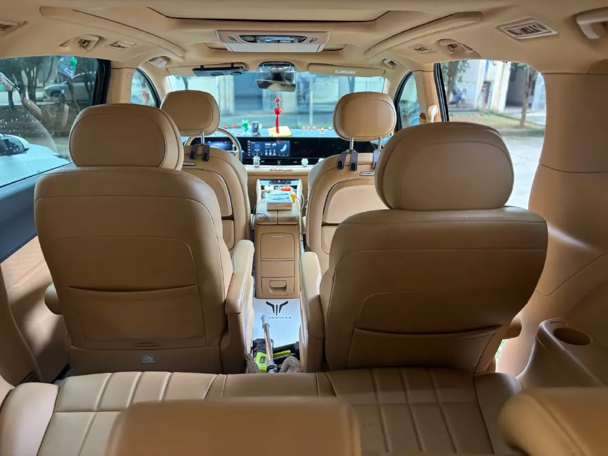 2024 Voyah Dream 1.5T 150HP L4 PHEV 43KWH,autocango,china used car exporter,china ev exporter,chinese used car exporter,chinese used ev exporter