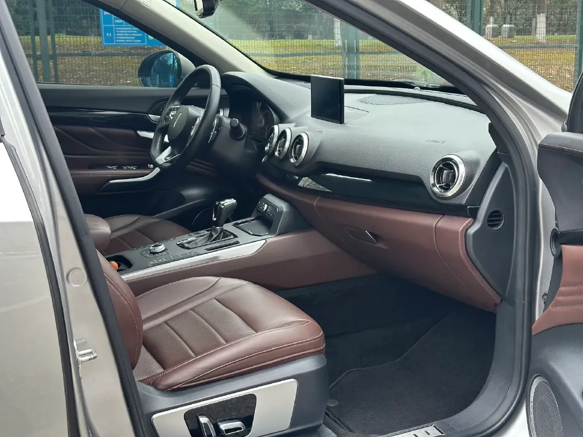 2017 WEY VV7 2.0T 234HP L4 7DCT,autocango,china used car exporter,china ev exporter,chinese used car exporter,chinese used ev exporter