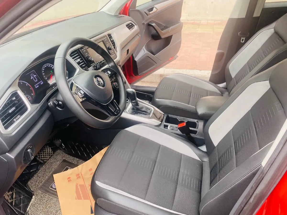 2020 Volkswagen T-Roc 1.4T 131HP L4 7DCT,autocango,china used car exporter,china ev exporter,chinese used car exporter,chinese used ev exporter