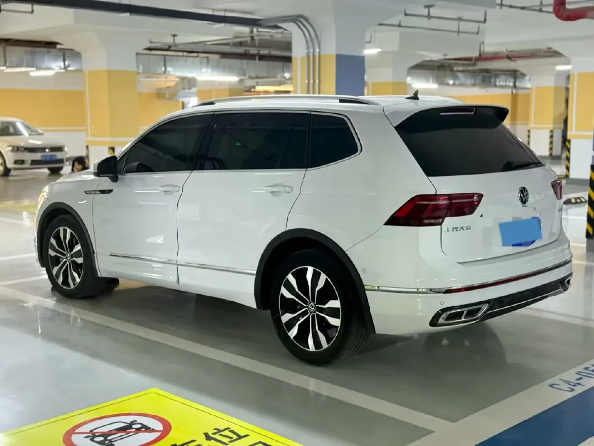 2023 Volkswagen Tiguan L 2.0T 186HP L4 7DCT,autocango,china used car exporter,china ev exporter,chinese used car exporter,chinese used ev exporter