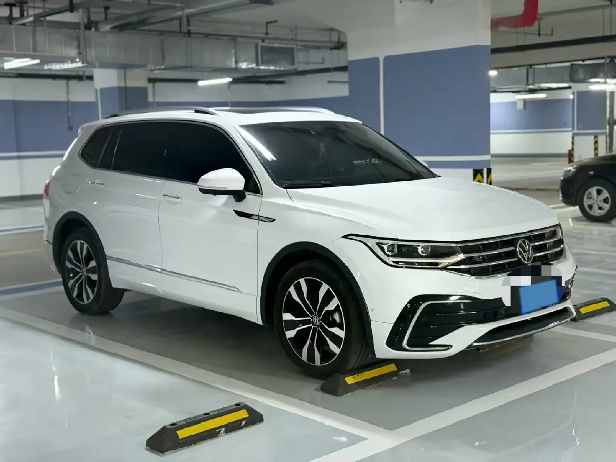2023 Volkswagen Tiguan L 2.0T 186HP L4 7DCT,autocango,china used car exporter,china ev exporter,chinese used car exporter,chinese used ev exporter