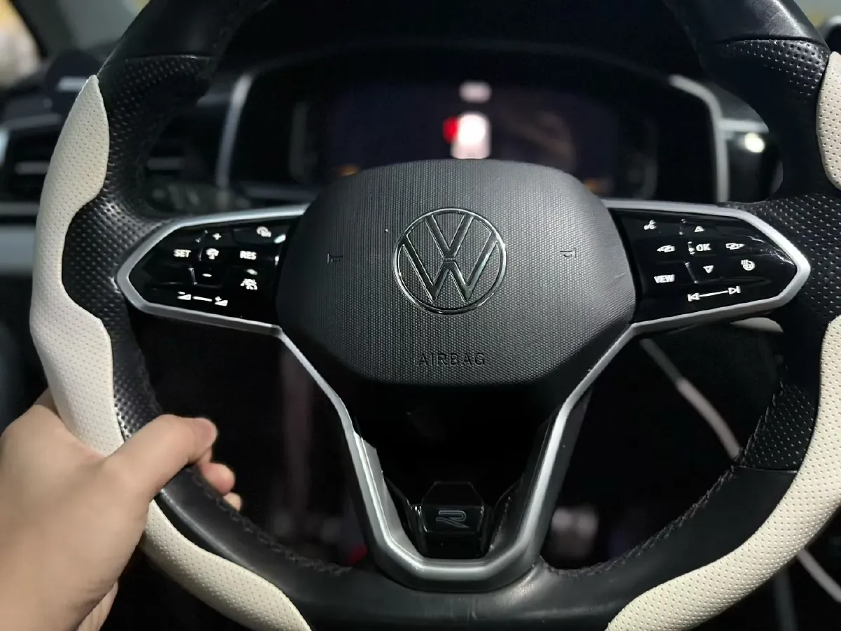 2023 Volkswagen Tiguan L 2.0T 186HP L4 7DCT,autocango,china used car exporter,china ev exporter,chinese used car exporter,chinese used ev exporter