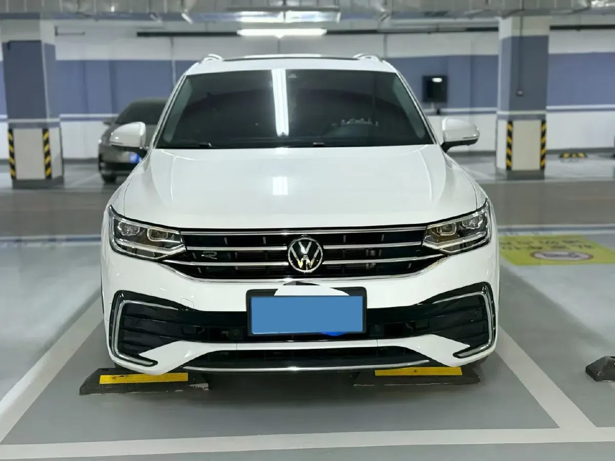 2023 Volkswagen Tiguan L 2.0T 186HP L4 7DCT,autocango,china used car exporter,china ev exporter,chinese used car exporter,chinese used ev exporter